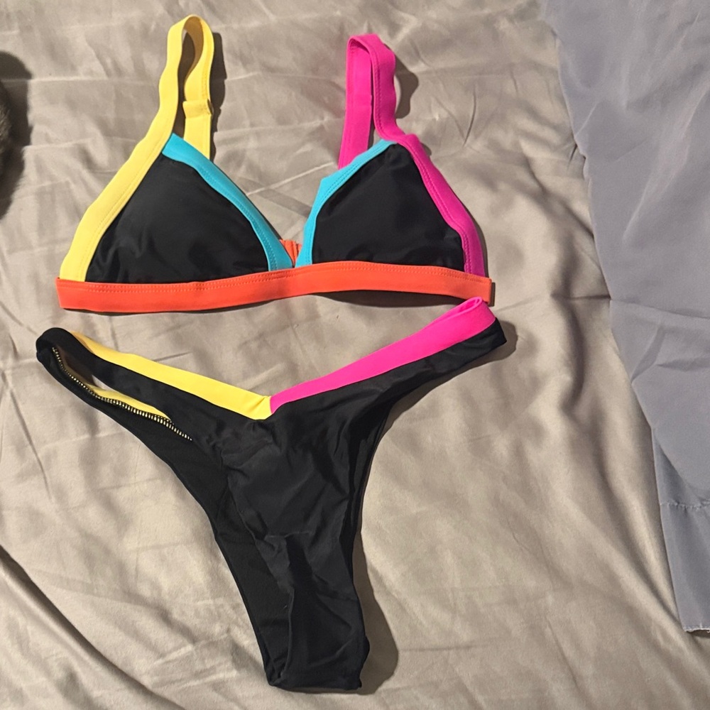 SHEIN Multicolor Contrast Bikini Set